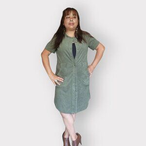 WOMENS SIZE 8 OLIVE GREEN SHORT SLEEVE UTILITY JACKET WITH BUTTON DOWN AND BELT